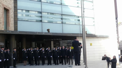 IZADO BANDERA POLICIA NACIONAL